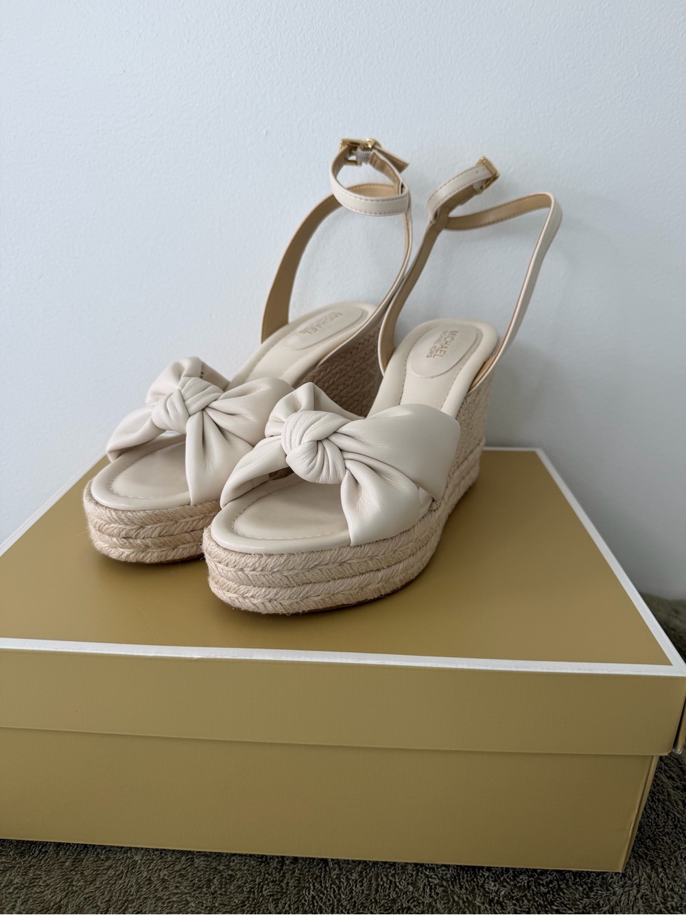 New never worn Elena Wedge Sandal Womens Knotted Michael Kors in Cream